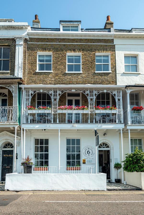 Hamiltons Boutique 4*