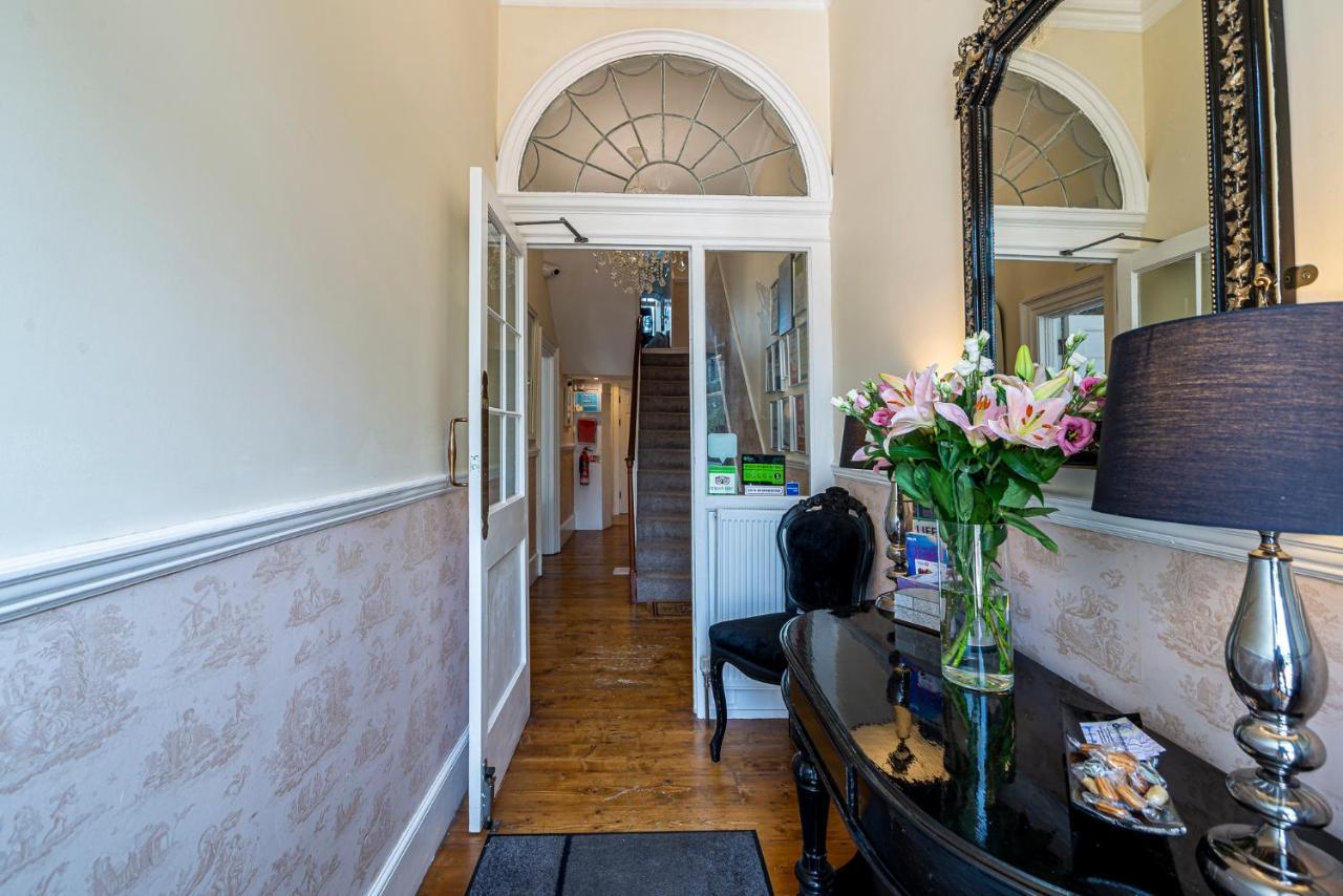 Bed & Breakfast Hamiltons Boutique Southend-on-Sea